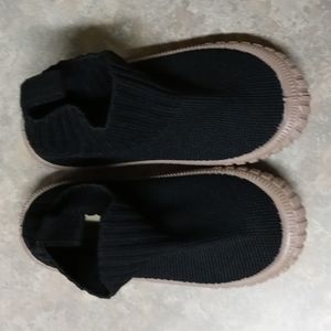 New without box or tags Eduba slip on shoes Size 28 size 11 toddler in Us.